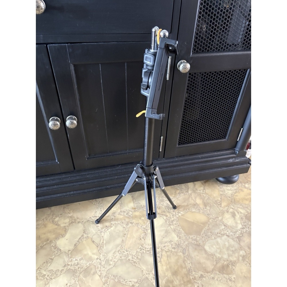 Cell phone adjustable tripod stand